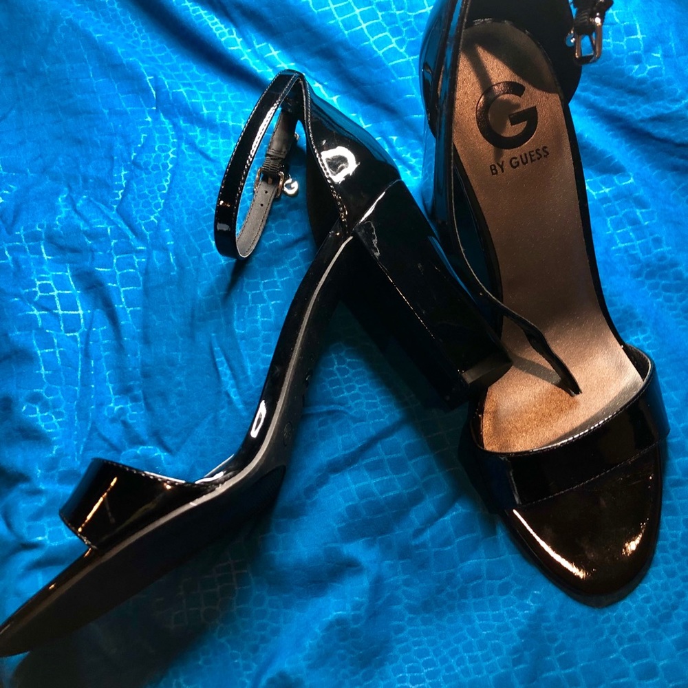 Patent leather pump (worn once) open toe